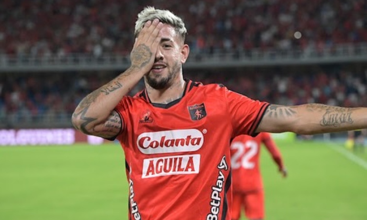 Rodrigo-Holgado-celebra-gol-con-América