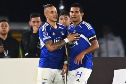 Leo-Castro-y-Mackalister-Silva-celebrando-un-gol