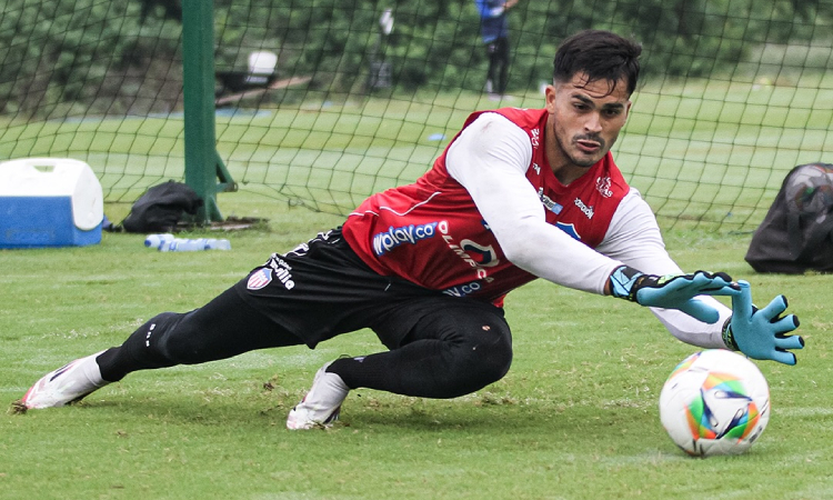 Millonarios rechazó a Mauro Silveira por contratar a de Amores