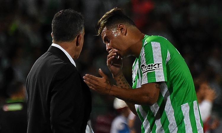 Cardona-hablando-con-Juan-Carlos-Osorio-en-2014