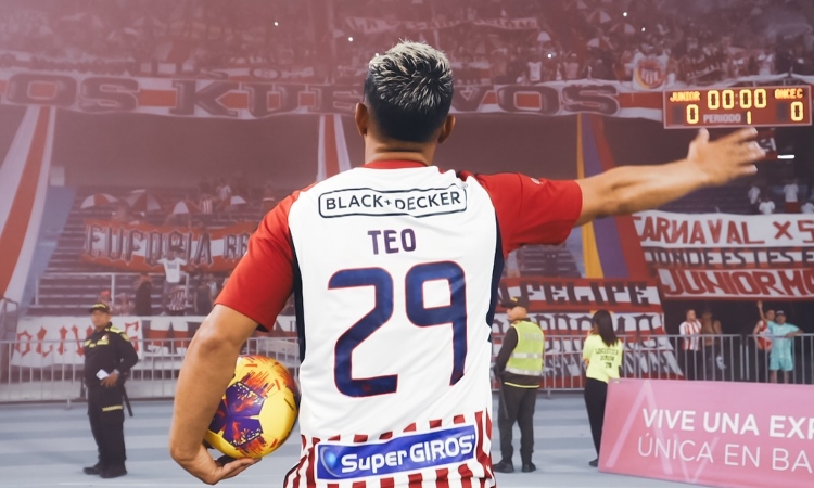 ¿Se va? Junior tomó radical decisión sobre el futuro de Teófilo Gutiérrez