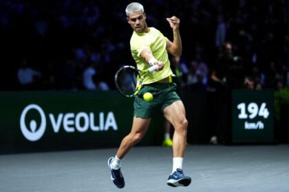 Alcaraz fue eliminado en su primer partido de París-Bercy 2025