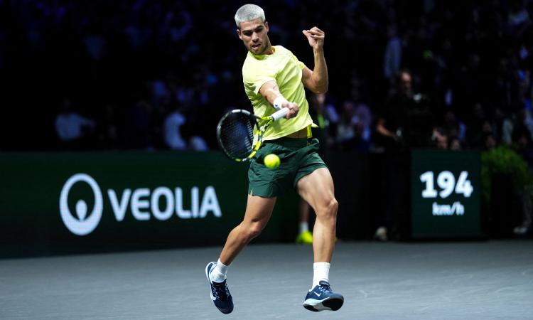 Alcaraz fue eliminado en su primer partido de París-Bercy 2025