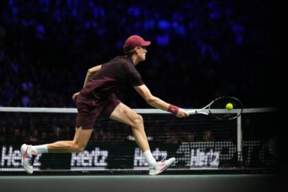 Jannik Sinner clasificó a los cuartos de final de París-Bercy 2025