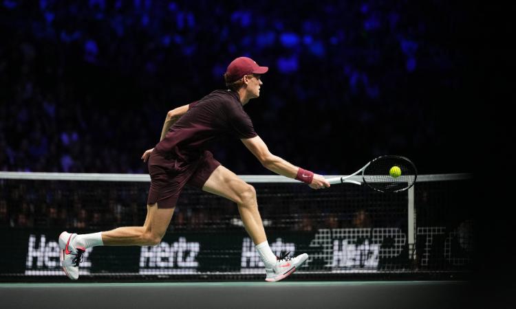 Jannik Sinner clasificó a los cuartos de final de París-Bercy 2025