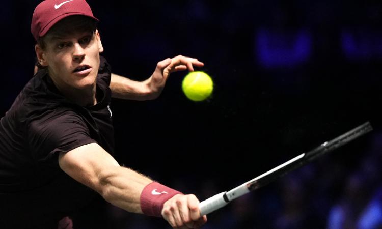 Sinner y Zverev clasificaron a los octavos de París-Bercy 2025