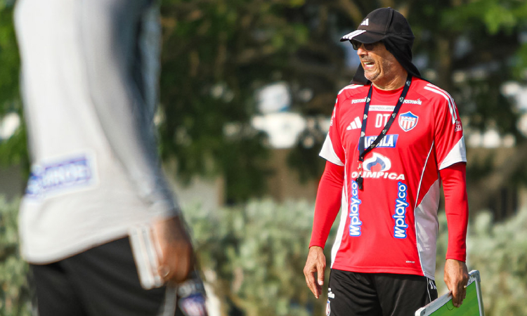 ¿Hay problemas de indisciplina en Junior?: esto dice Alfredo Arias