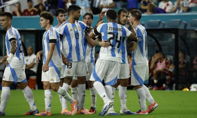 Creadora de contenido afirmó que un futbolista le escribió