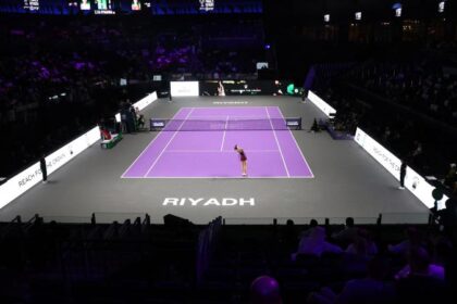 Rybakina y Anisimova avanzan a semis de Masters WTA 2025