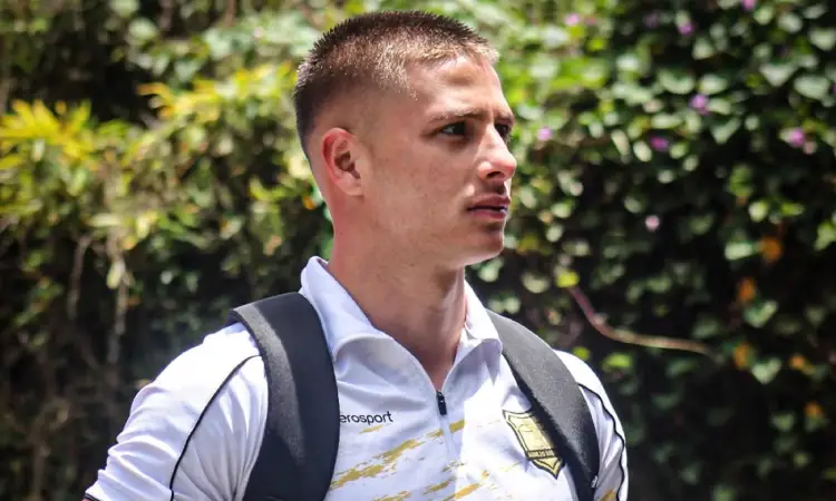 mateo-puerta-lateral-de-aguilas-doradas