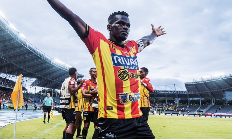 junior - delantero - pereira - carlos darwin quintero