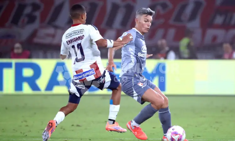 daniel-torres-de-santa-fe-y-jose-enamorado-del-junior