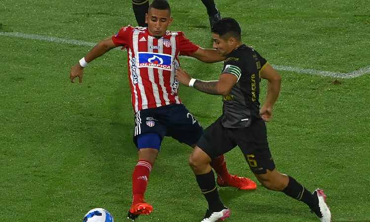 ¿Se complicó la renovación de Carlos Esparragoza en Junior?