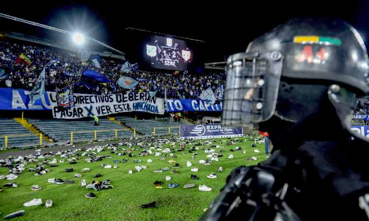 El Campín se rompe: la grama amenaza a Millonarios y Santa Fe