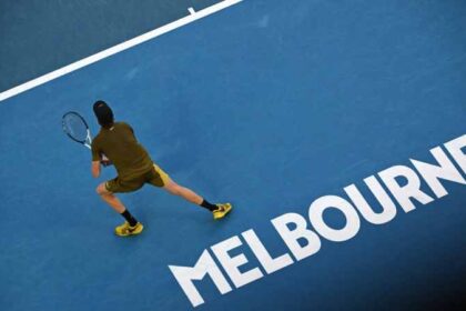 Jannik Sinner avanzó a la segunda ronda del Australian Open 2026