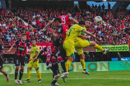 Un muerto y cinco heridos en choques entre barras en Colombia