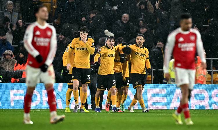 Arsenal desaprovecha ventaja ante el colista y el City se acerca