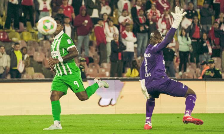 Atlético Nacional venció a Santa Fe en Bogotá gracias a Morelos