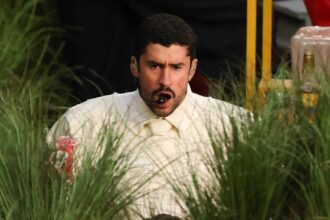 Bad Bunny le mete sazón, batería y reguetón al Super Bowl