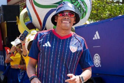 Junior presentó su nueva camiseta en el Carnaval de Barranquilla