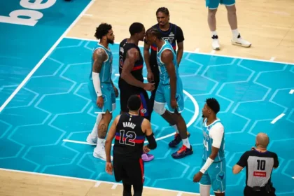 pistons-hornets-pelea