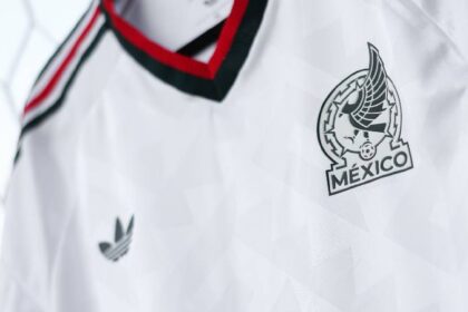 Aficionado muere en la reapertura del estadio Azteca