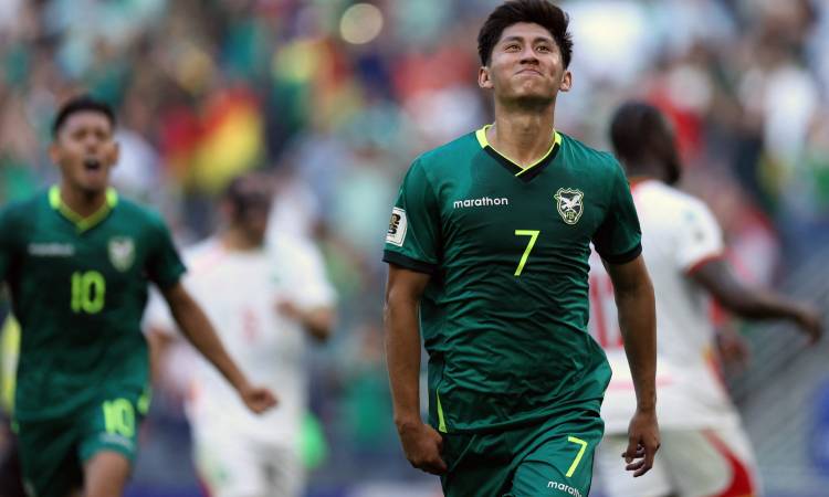 Bolivia gana a Surinam y jugará contra Irak por el pase al Mundial