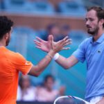 Cerúndolo vence a Medvedev y avanza a octavos de Miami 2026