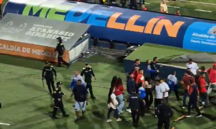 Hinchas de Medellín y Junior