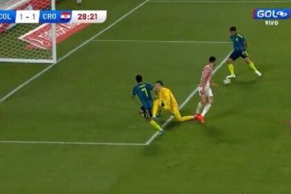 La increíble jugada que Luis Suárez desperdició solo