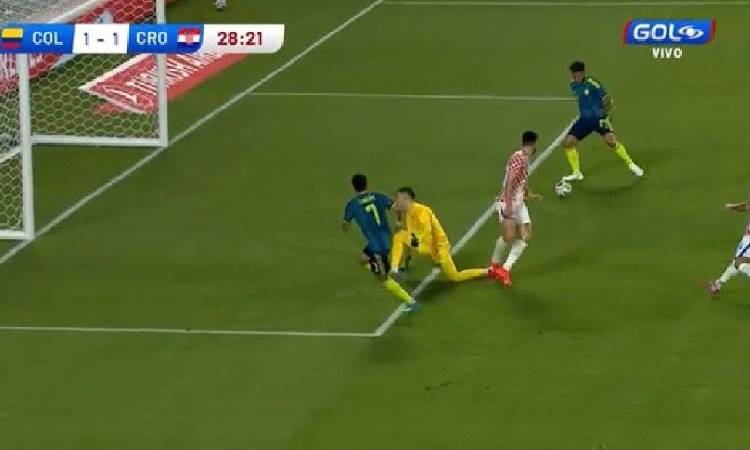 La increíble jugada que Luis Suárez desperdició solo