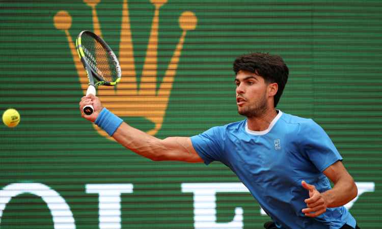 Alcaraz se retira de Barcelona 2026 por problemas en la muñeca