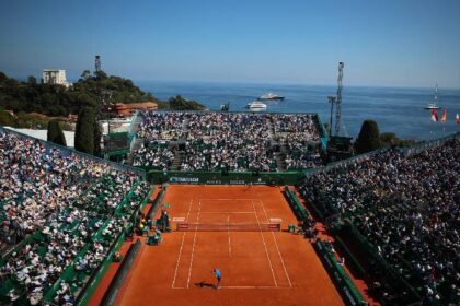 Alcaraz y Sinner ceden un set y avanzan a cuartos de Montecarlo