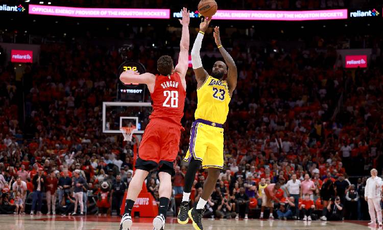 Los Celtics se recuperan y LeBron lidera a los Lakers