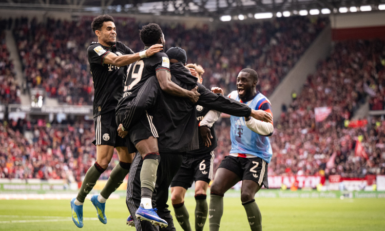 Con Luis Díaz de titular, Bayern Múnich le remonta a Friburgo