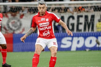 Daniel Torres alarma por fragilidad defensiva de Santa Fe