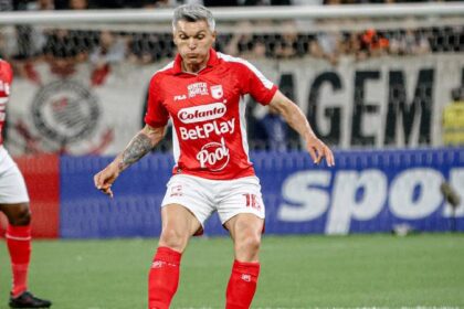 Daniel Torres alarma por fragilidad defensiva de Santa Fe