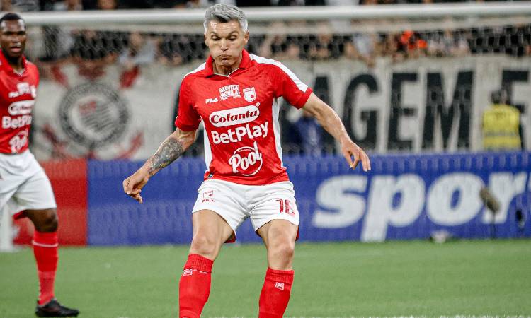 Daniel Torres alarma por fragilidad defensiva de Santa Fe