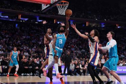 Hornets y los Trail Blazers clasifican a playoffs de la NBA