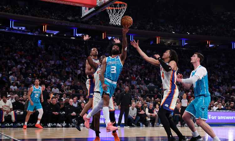 Hornets y los Trail Blazers clasifican a playoffs de la NBA