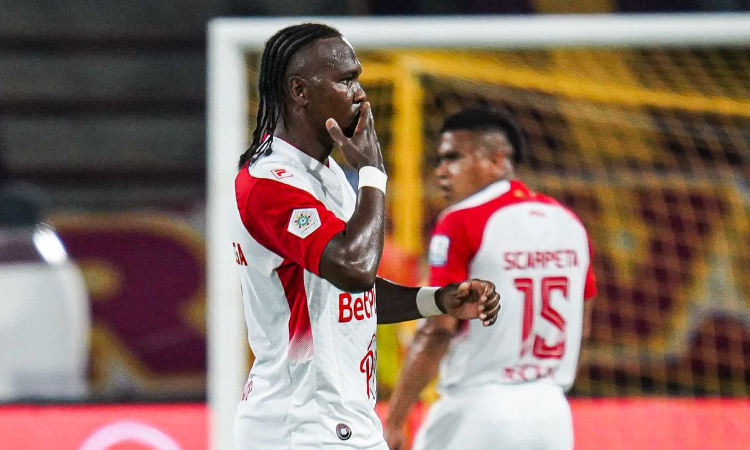 Hugo Rodallega responde si Santa Fe debe enfocarse en la Copa Libertadores o salvar la Liga BetPlay