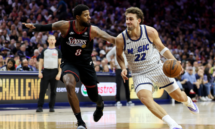 Los Philadelphia 76ers vence a Orlando y avanzan a los playoffs de la NBA