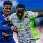 Manchester City aplasta al Chelsea y mete presión al Arsenal