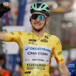 Seixas hace triplete en la Vuelta al País Vasco y acaricia la victoria final