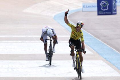 Van Aert inscribe su nombre en la París-Roubaix, Pogacar tendrá que esperar