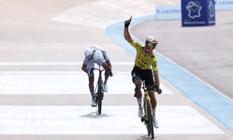 Van Aert inscribe su nombre en la París-Roubaix, Pogacar tendrá que esperar