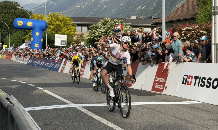 Victoria y liderato para Pogacar tras primera etapa en Tour de Romandía