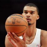 Wembanyama es autorizado a jugar con Spurs tras su conmoción cerebral