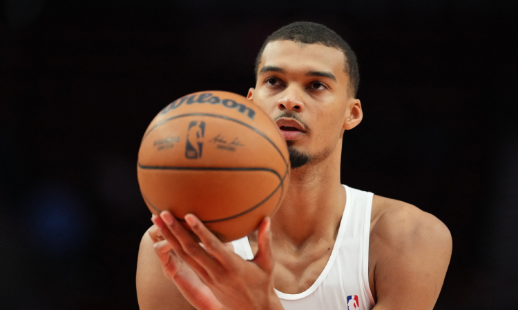 Wembanyama es autorizado a jugar con Spurs tras su conmoción cerebral