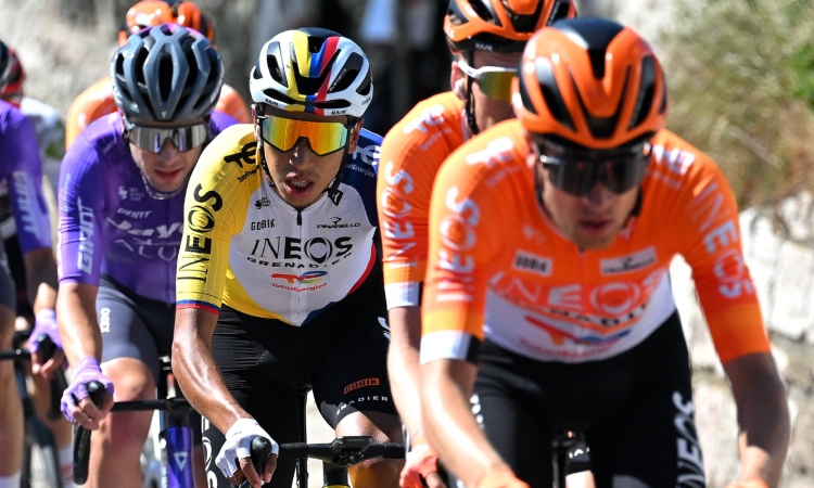 ineos-egan-bernal-tour-alpes